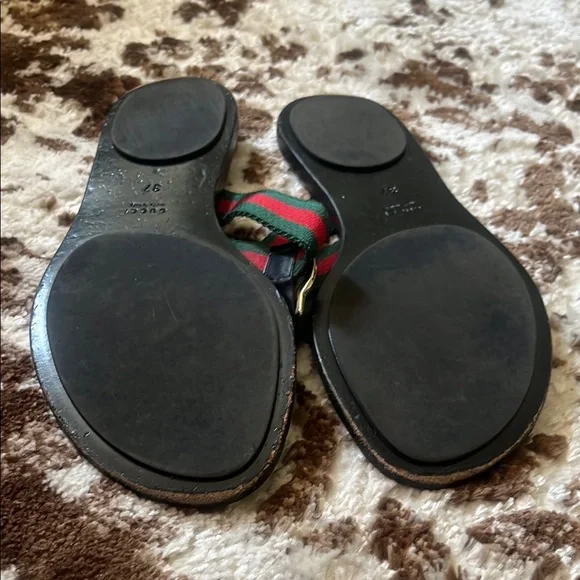 Women’s GG Gucci Black Flip Flops with Signature Straps - Picture 8 of 15